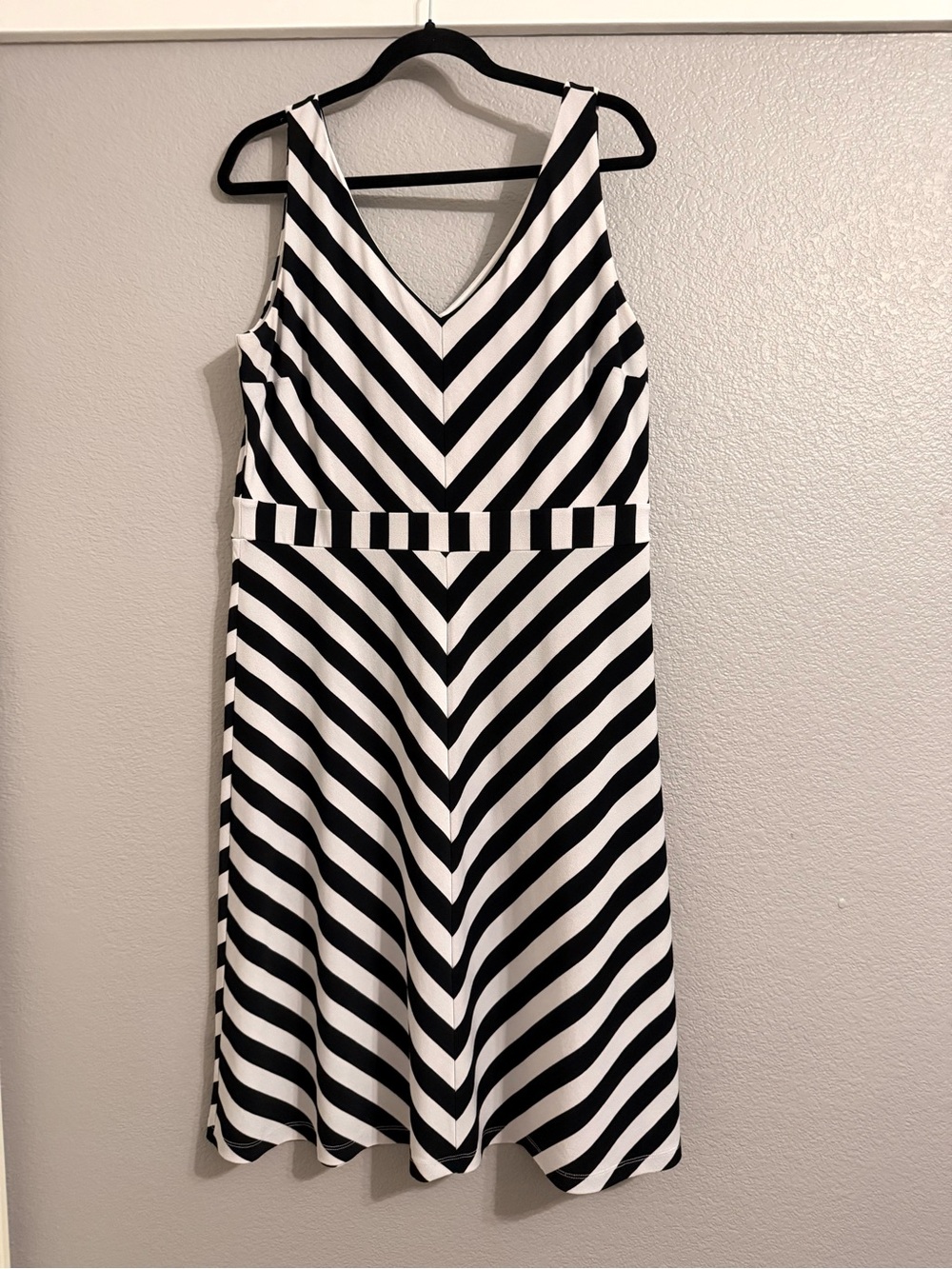 Ann Taylor Sleeveless Black and White Striped V-Neck Dress